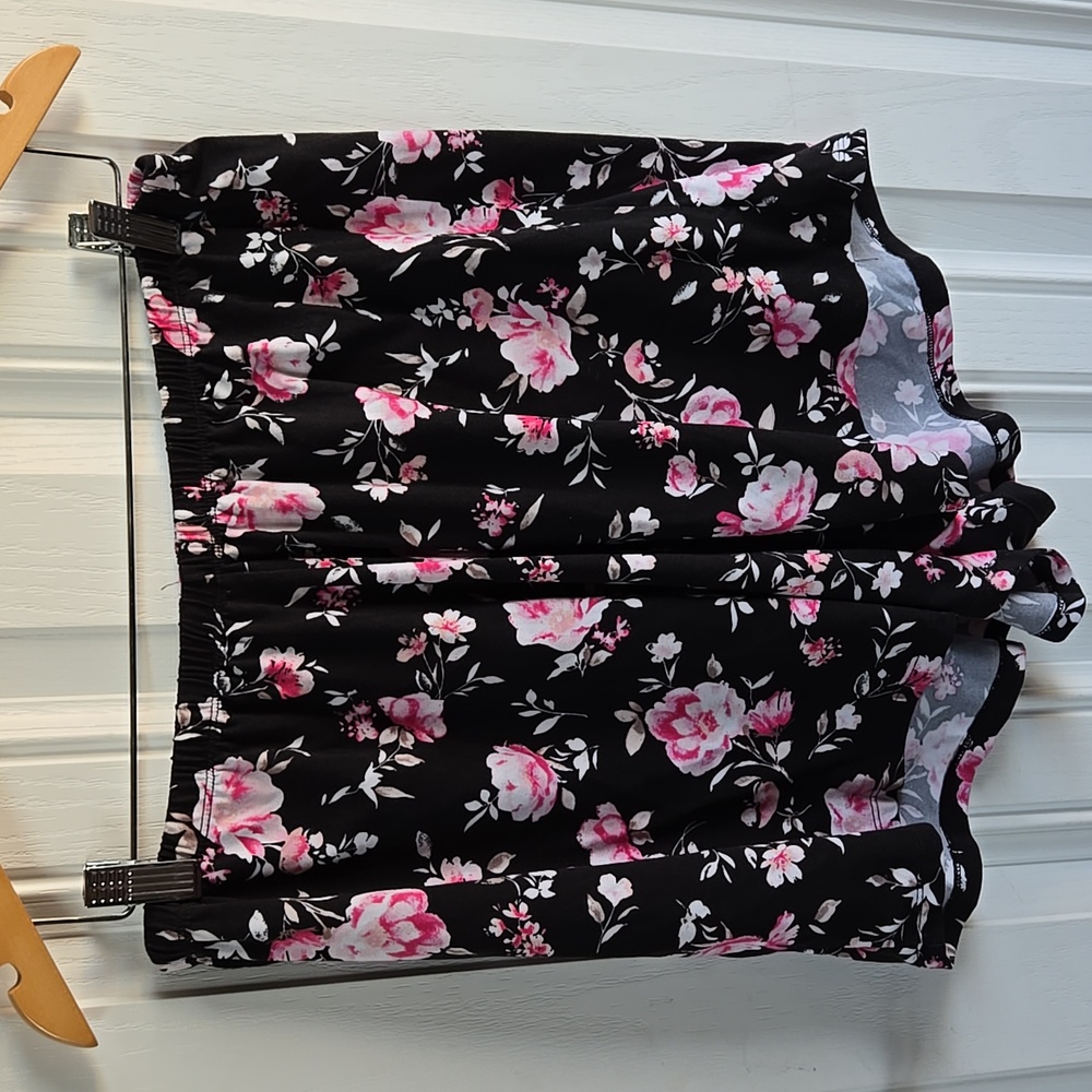 Laura Ashley Black and Pink Floral Lounge Shorts Size 1X